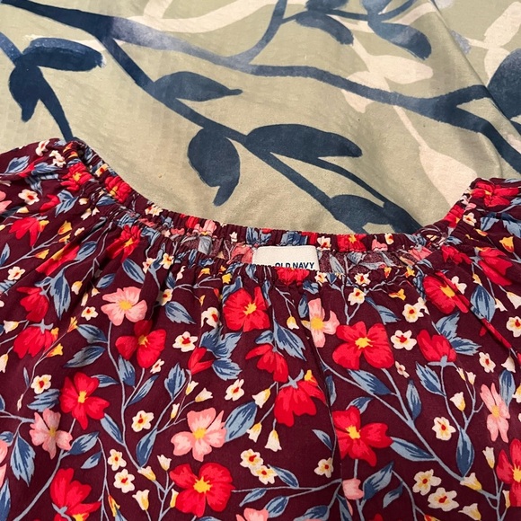 Old Navy 3/4 sleeve elastic scoop neck floral blouse - Picture 3 of 4